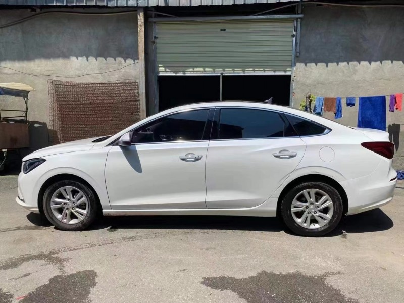 成都20年长安汽车逸动8