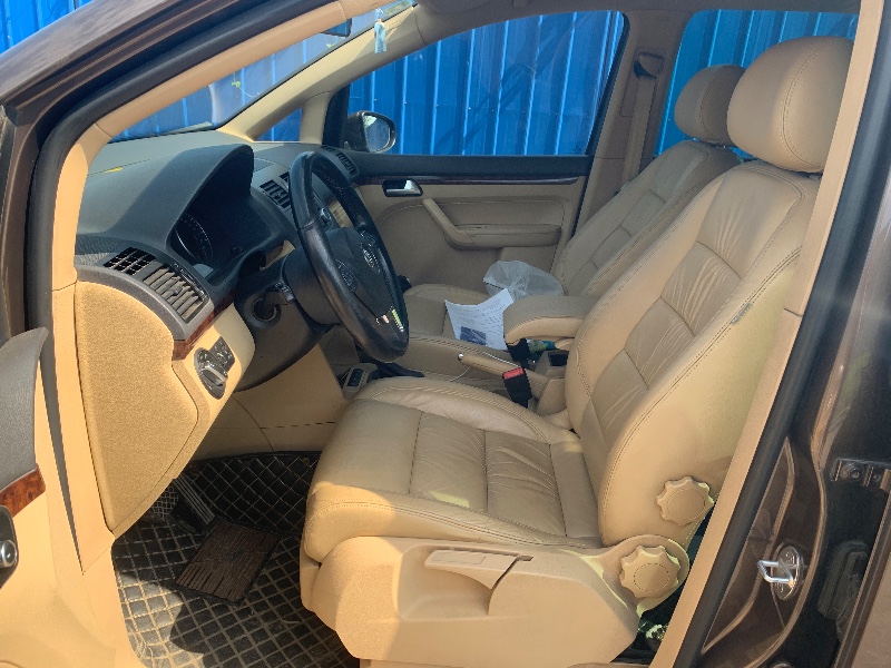 青岛12年大众途安6