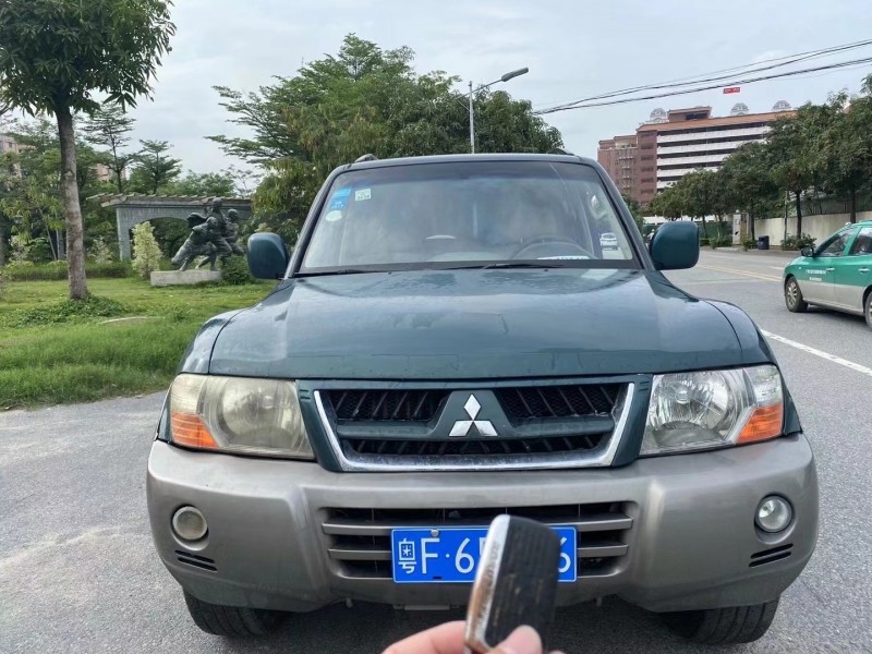 广州11年三菱帕杰罗1