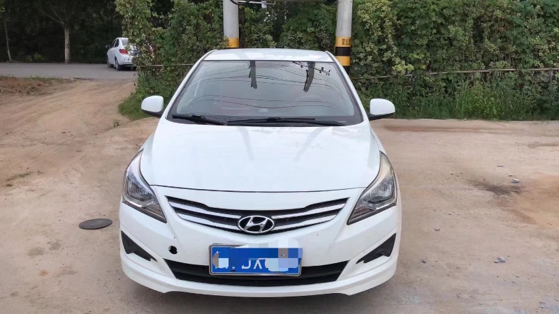 青岛15年现代瑞纳6