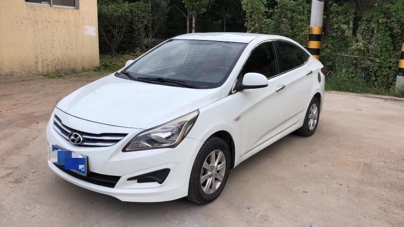 青岛15年现代瑞纳4