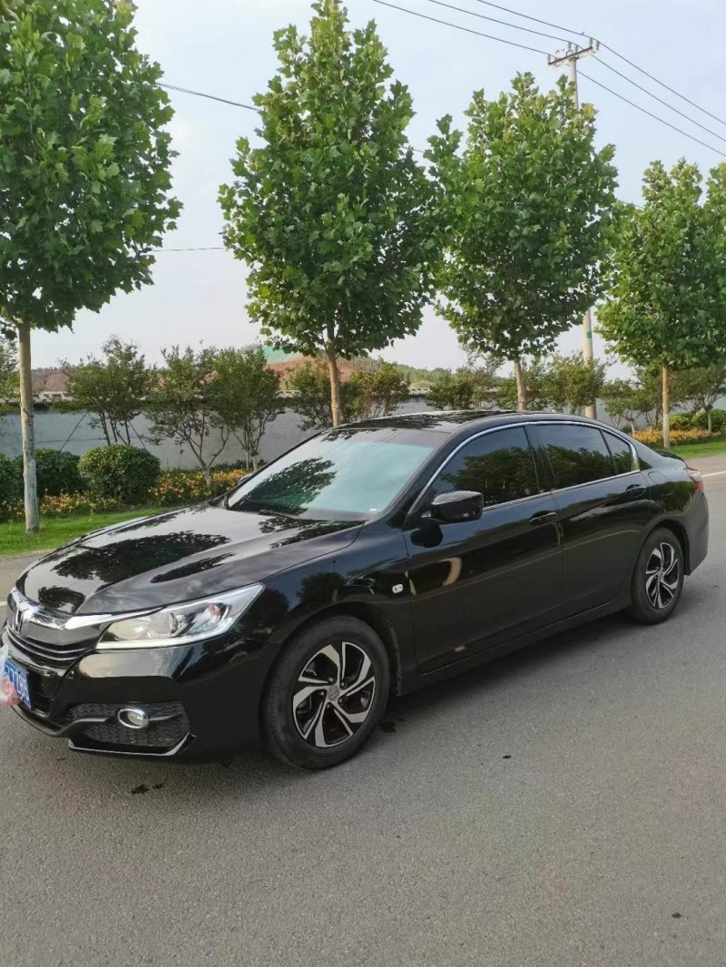 徐州17年本田雅阁3