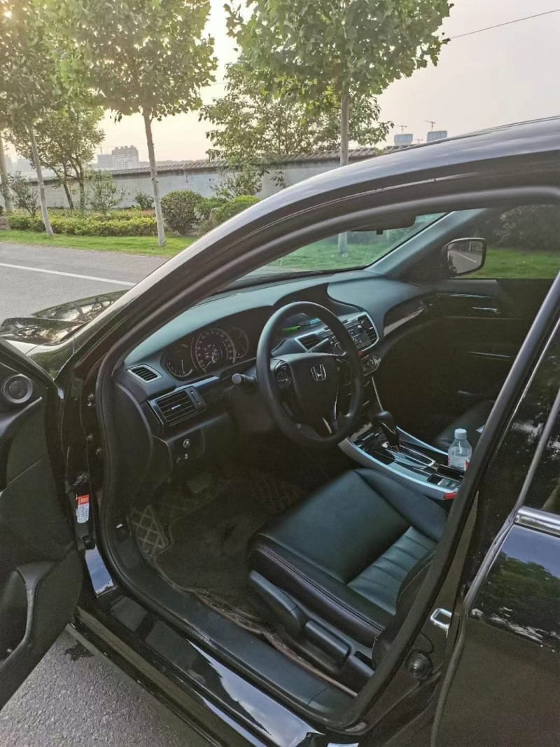徐州17年本田雅阁7