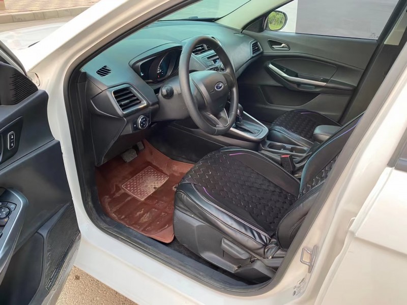 保定19年福特福睿斯5