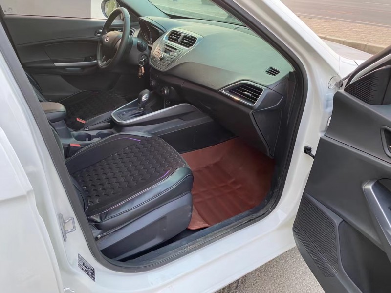 保定19年福特福睿斯6