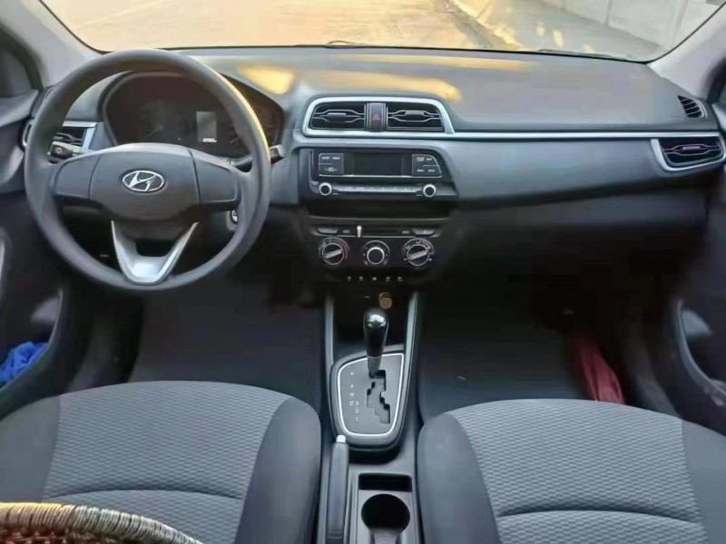 保定19年现代悦动4