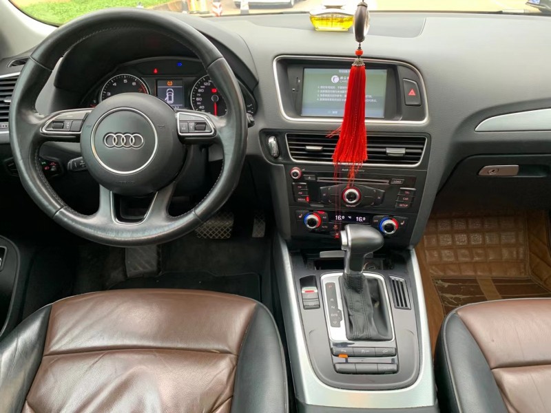 中山16年奥迪Q58