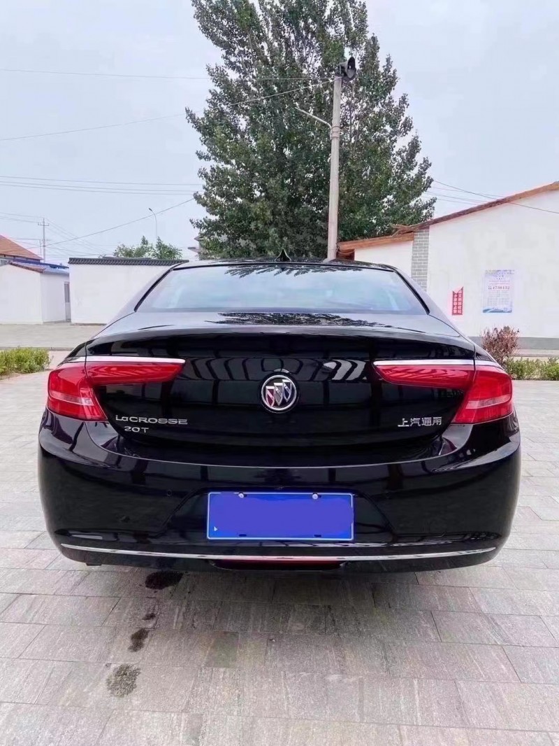 潍坊18年别克君越8