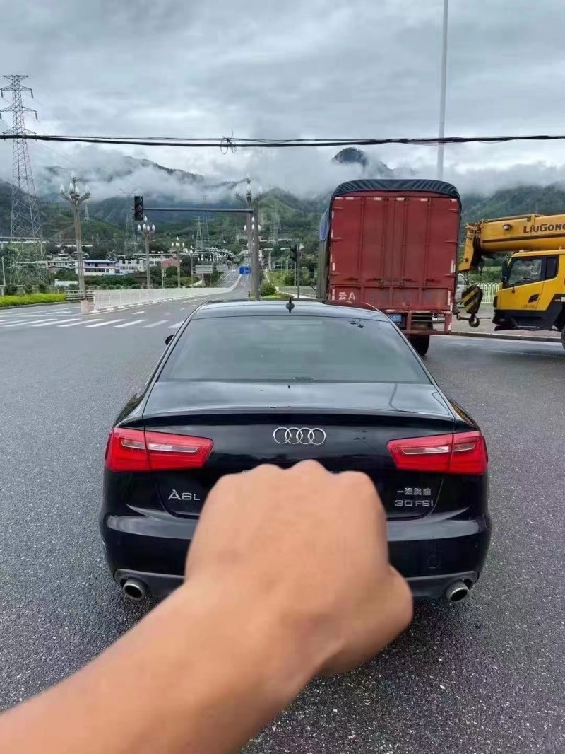 成都16年奥迪A6L8