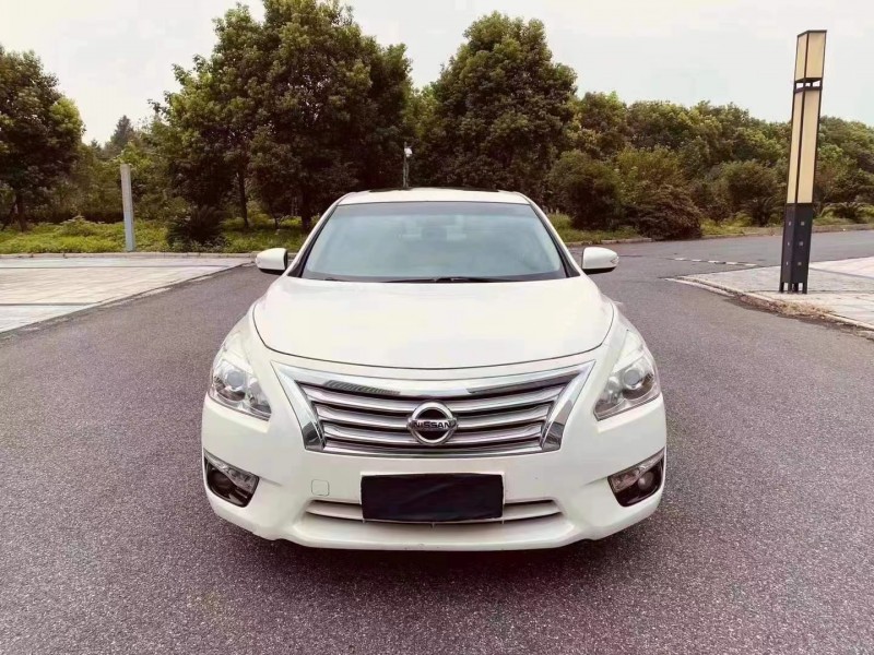 嘉興13年日產天籟8