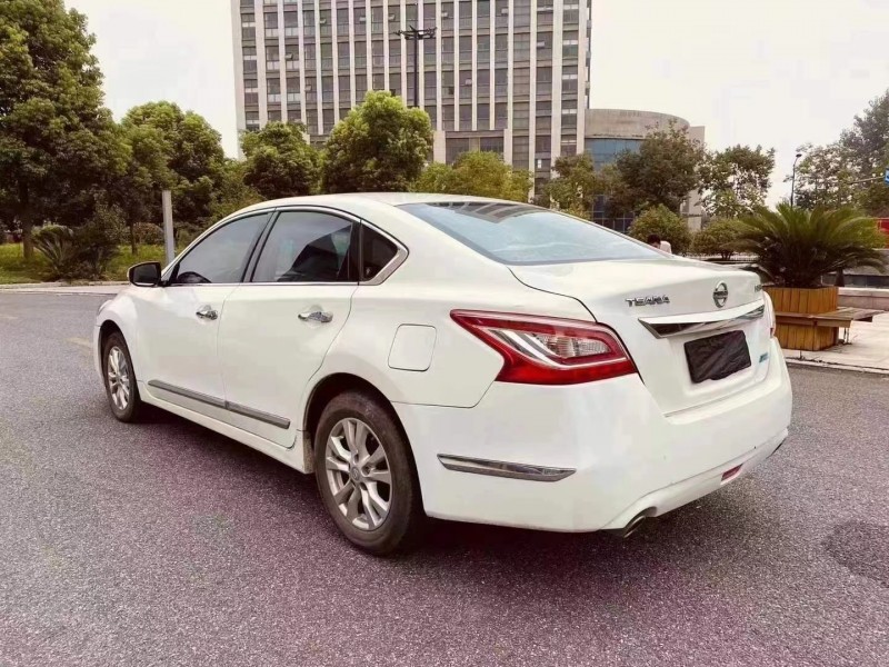嘉興13年日產天籟2