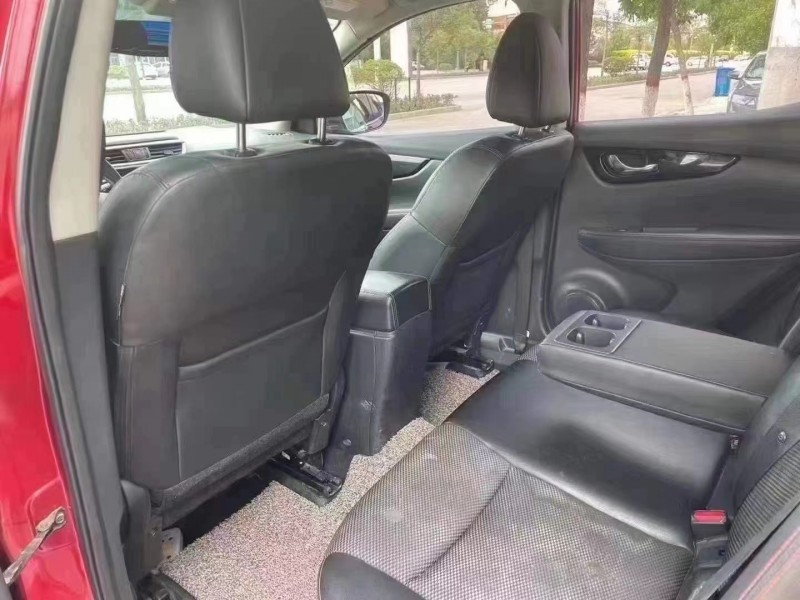 武汉17年日产逍客5