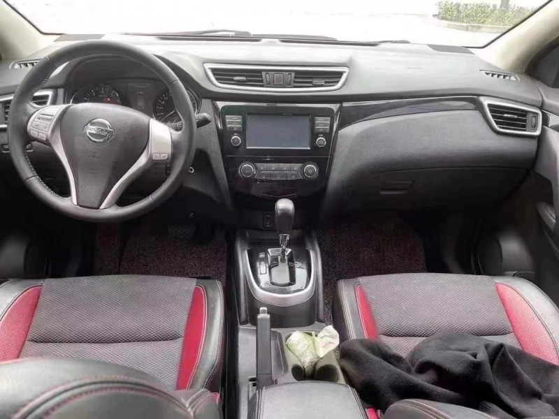 武汉17年日产逍客3