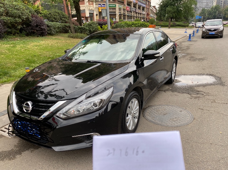 成都18年日产天籁1