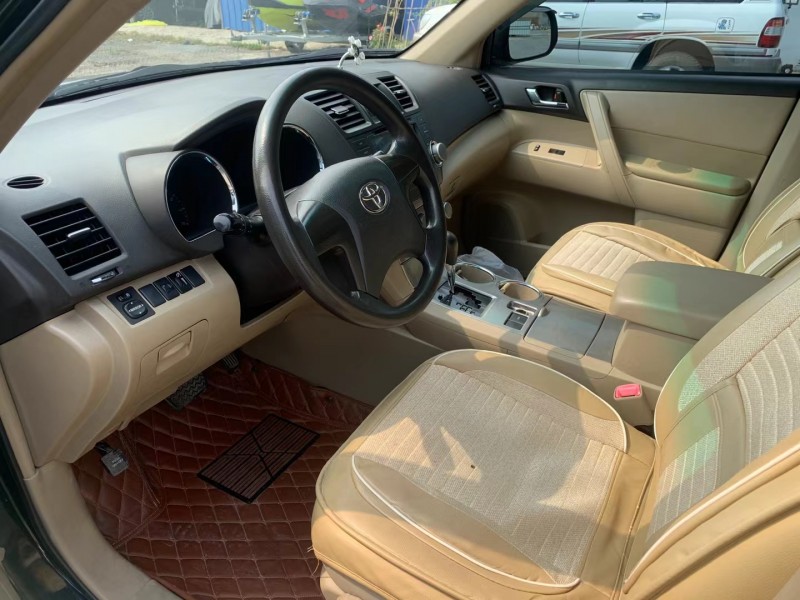 保定13年丰田汉兰达4