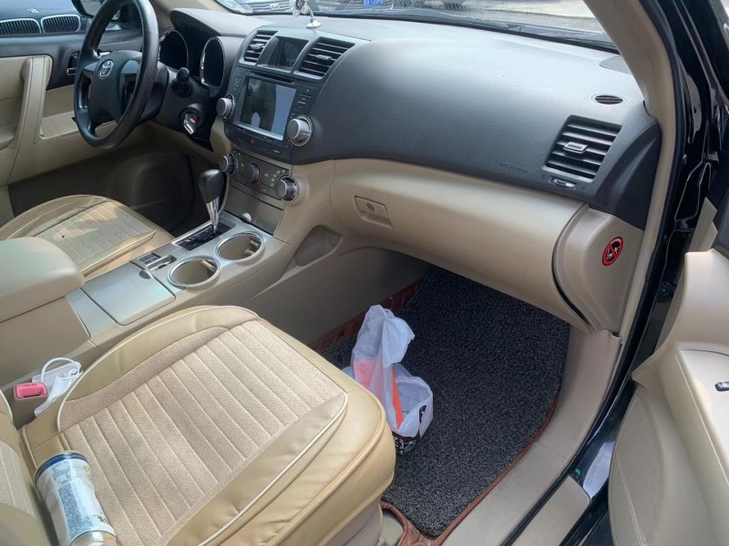 保定13年丰田汉兰达5