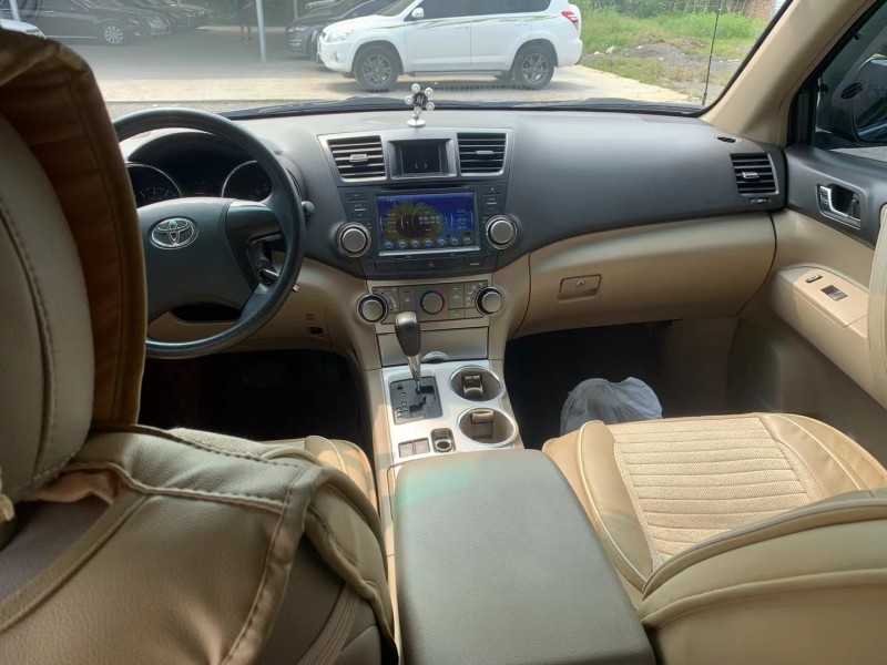 保定13年丰田汉兰达6