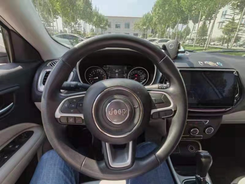 萊蕪17年Jeep指南者5