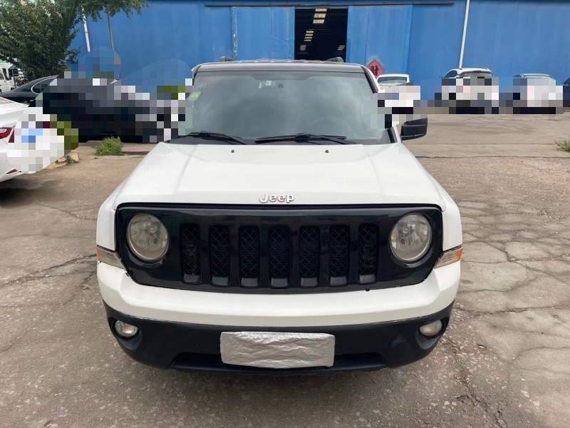 青島12年Jeep自由客1