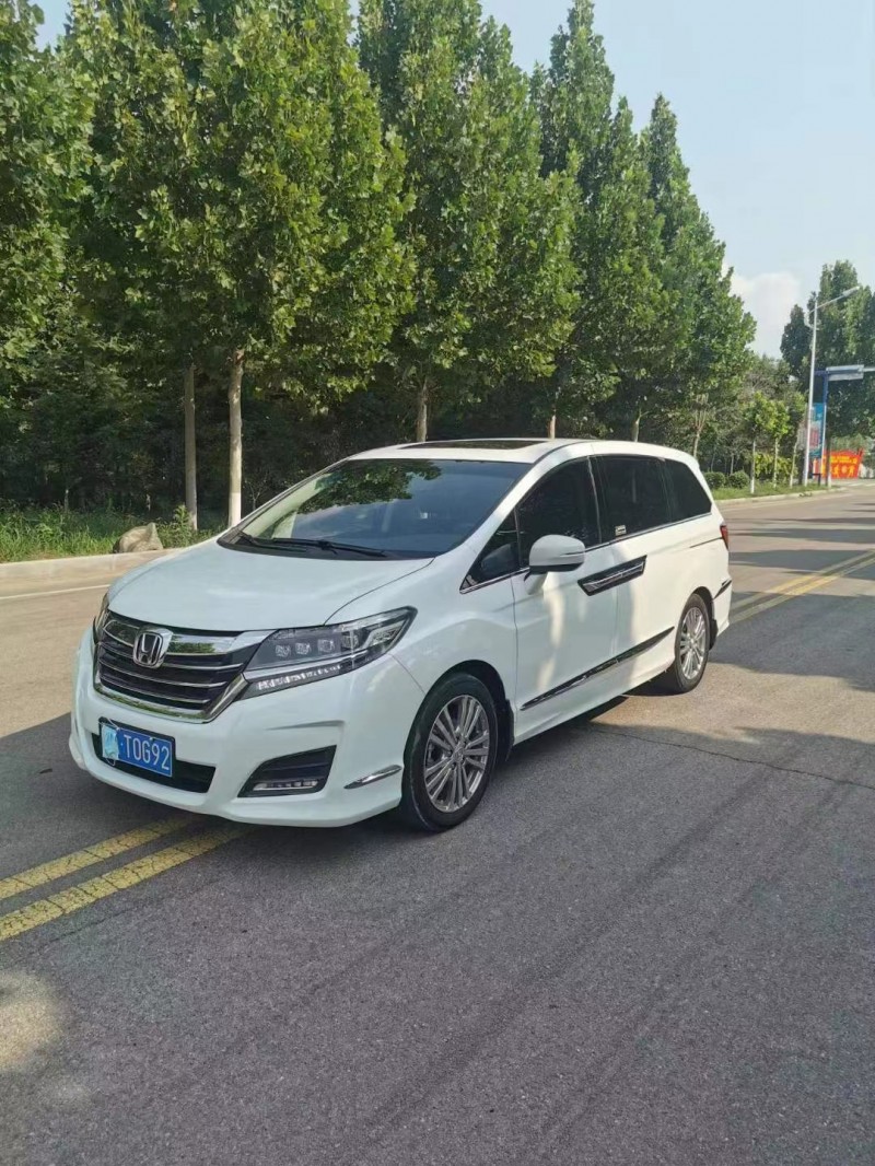 青岛17年本田艾力绅2