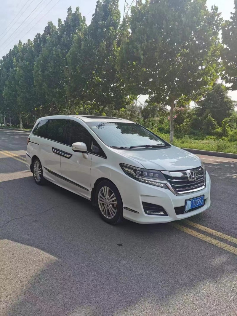 青岛17年本田艾力绅3