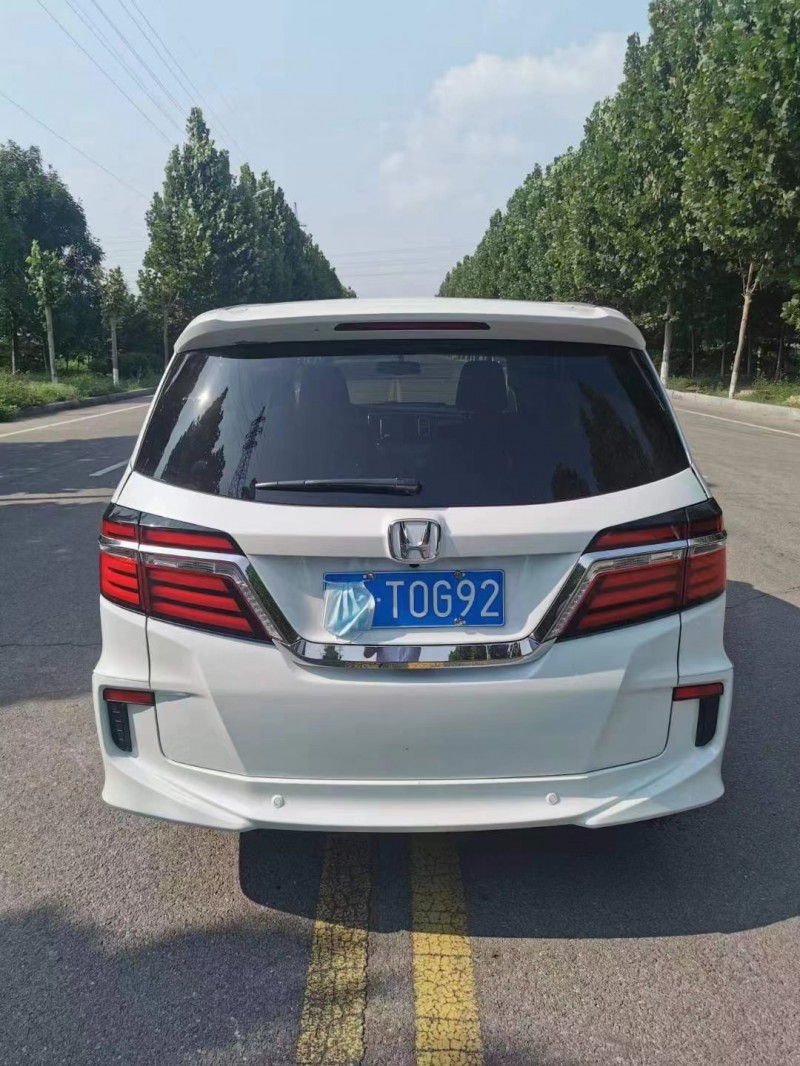 青岛17年本田艾力绅4