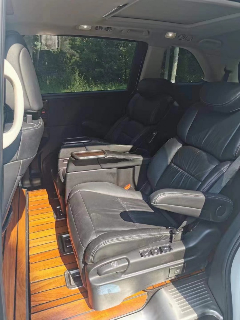 青岛17年本田艾力绅6