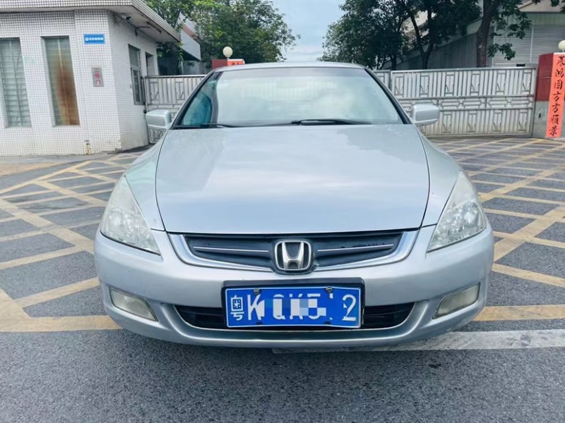 东莞07年本田雅阁1