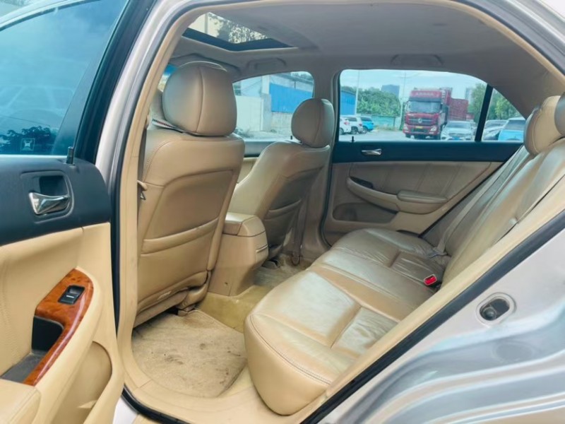 东莞07年本田雅阁4