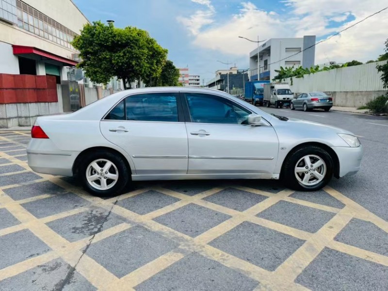 东莞07年本田雅阁7