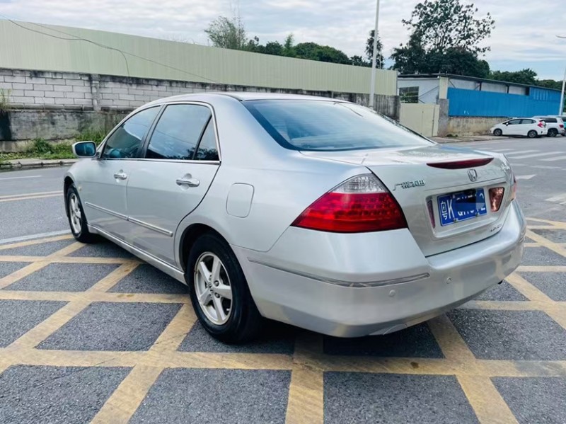 东莞07年本田雅阁8