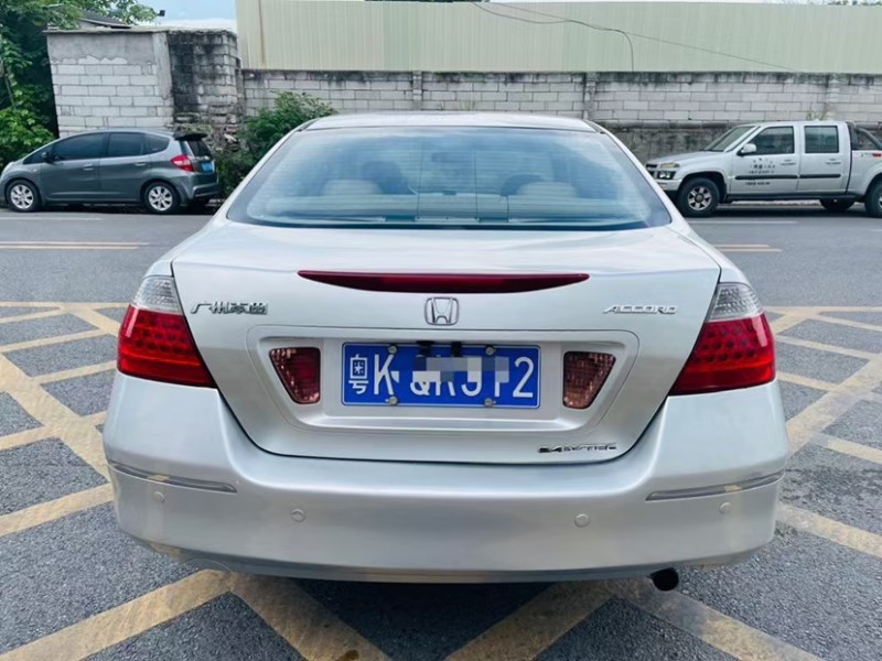 东莞07年本田雅阁9