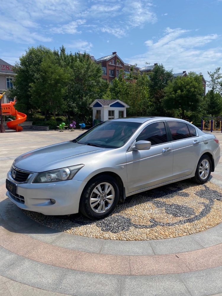 青岛10年本田雅阁8