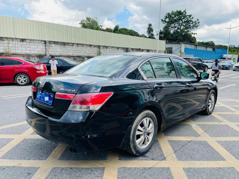 东莞10年本田雅阁8