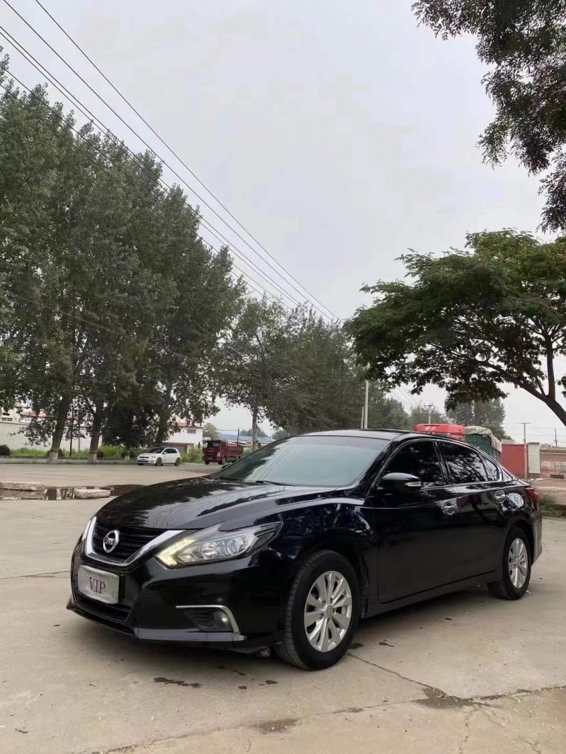 保定18年日产天籁3