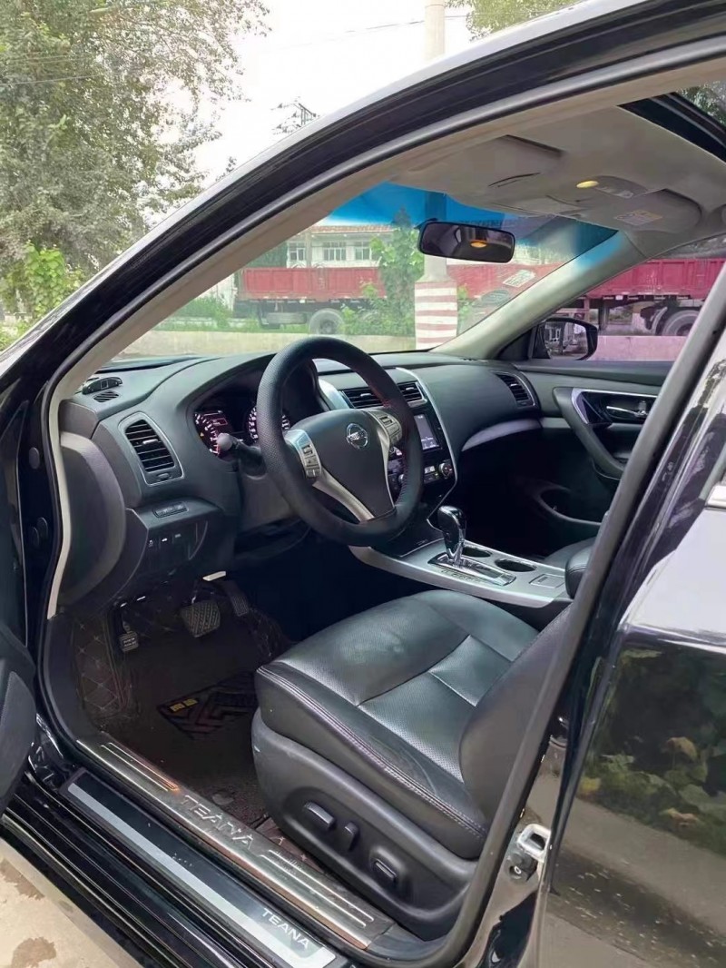 保定18年日产天籁4