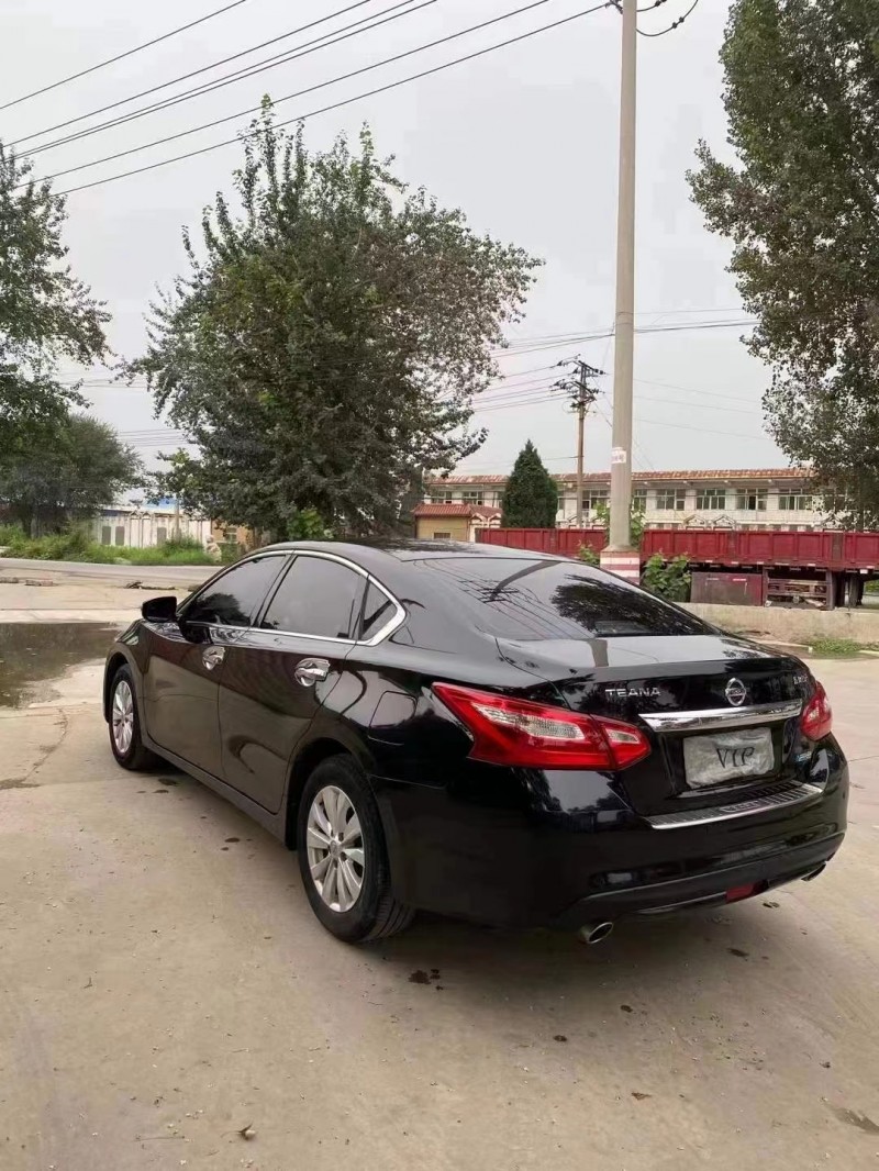 保定18年日产天籁8