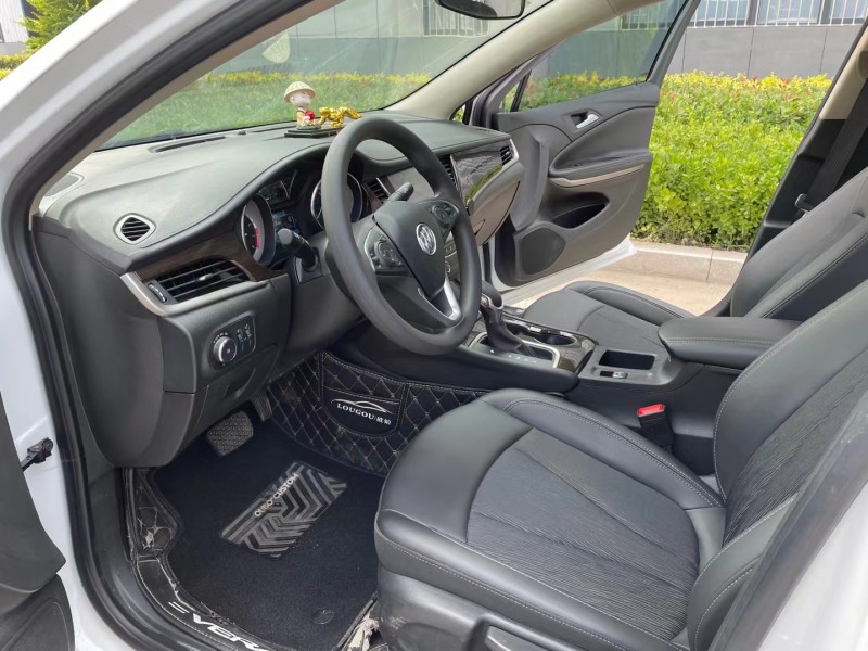 济宁19年别克威朗5