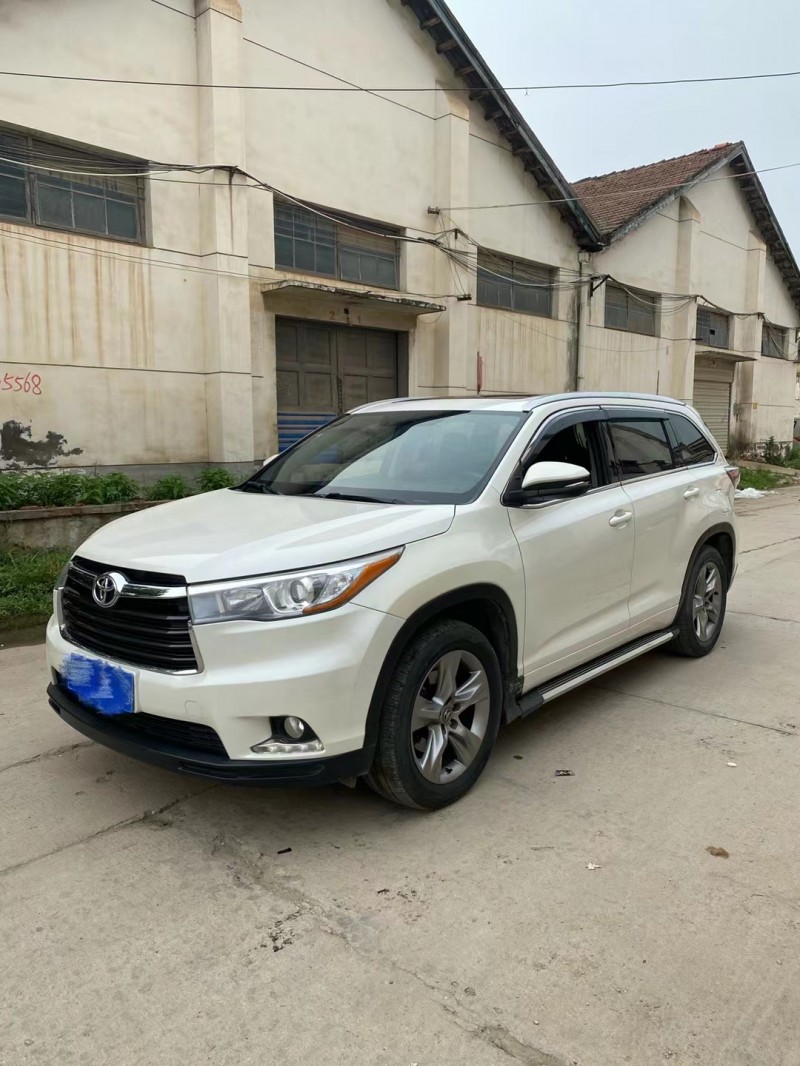 武汉16年丰田汉兰达3