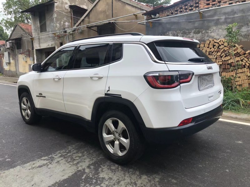濟寧17年Jeep指南者7