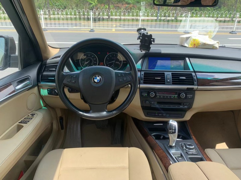 广州12年宝马X56
