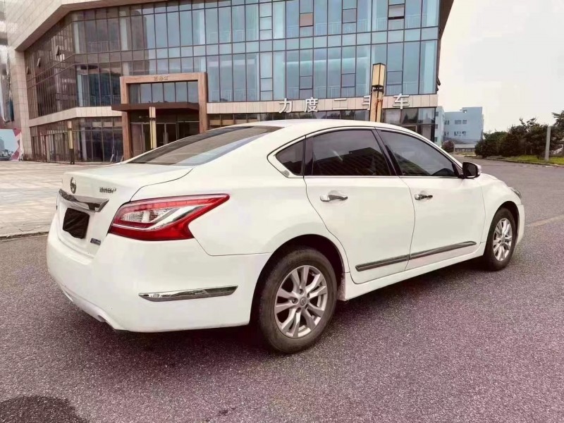 杭州13年日產天籟8