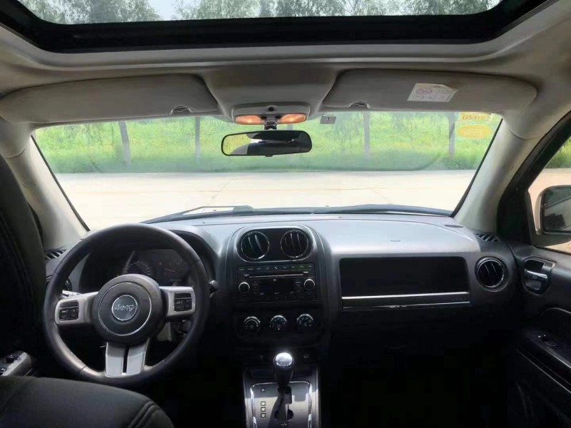 呼和浩特13年Jeep指南者6