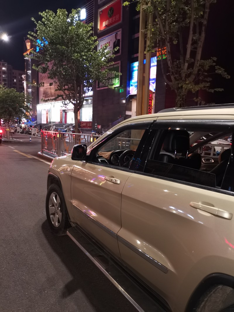 涼山11年Jeep大切諾基7