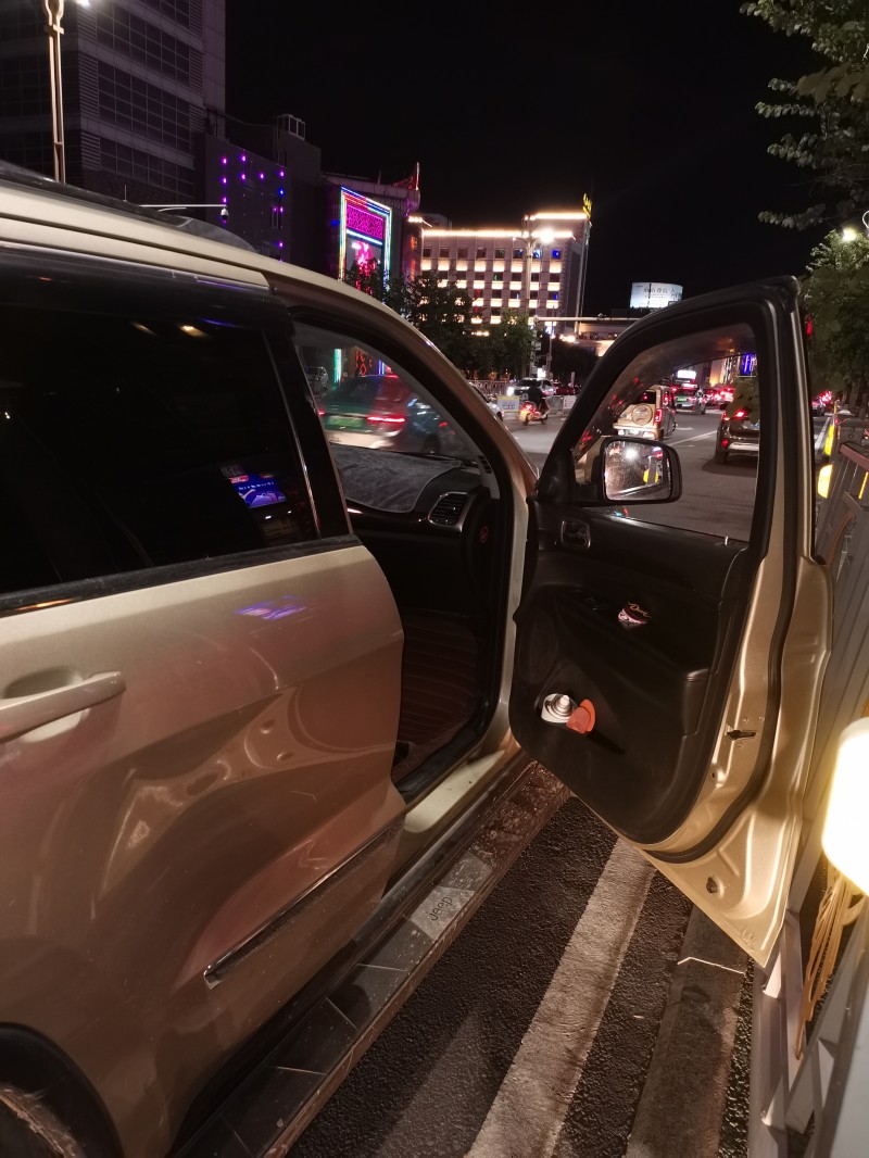 涼山11年Jeep大切諾基4