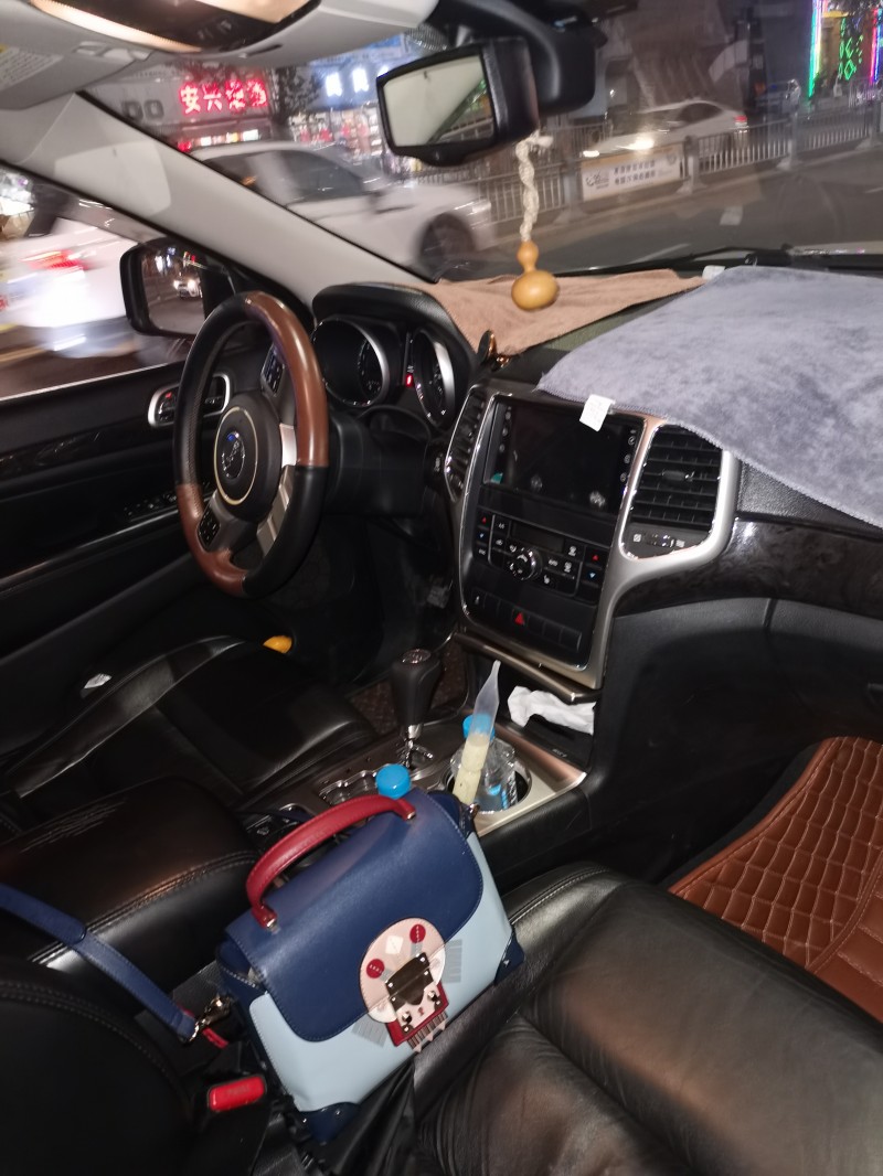 涼山11年Jeep大切諾基3