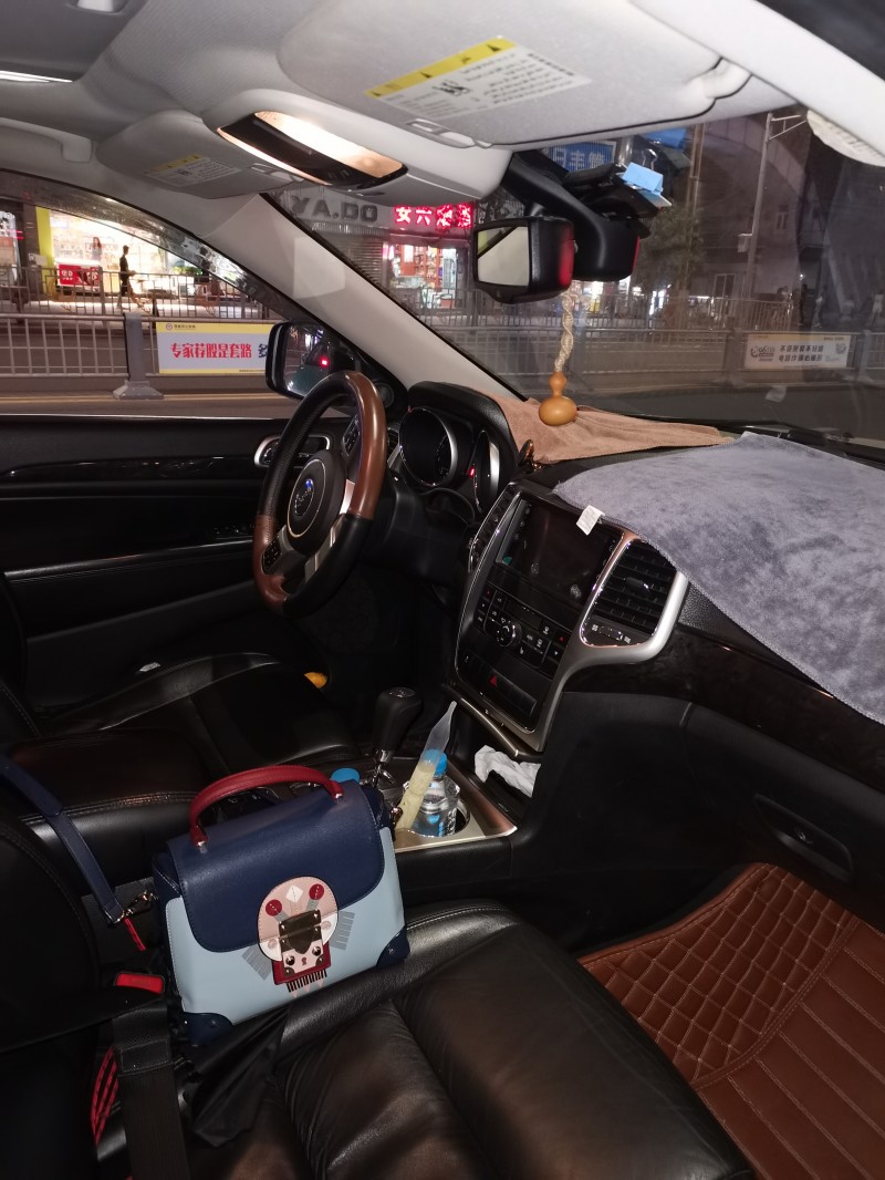 涼山11年Jeep大切諾基13