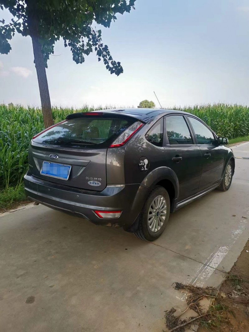 青岛13年福特福克斯8