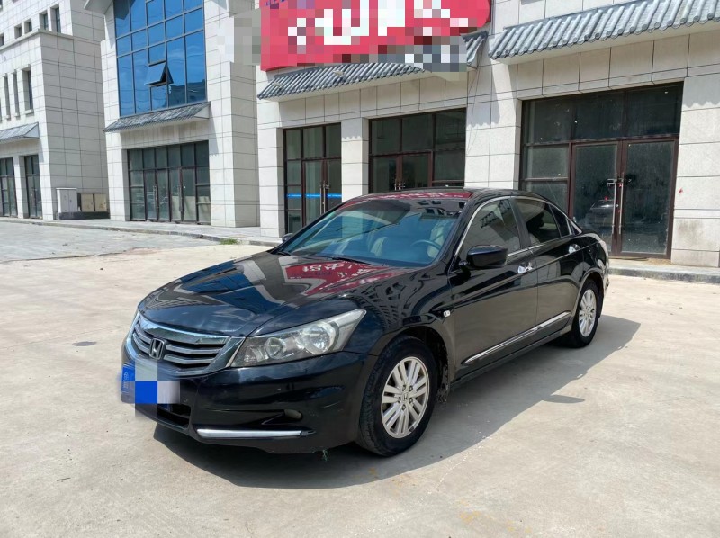 青岛13年本田雅阁2