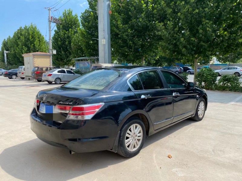 青岛13年本田雅阁6